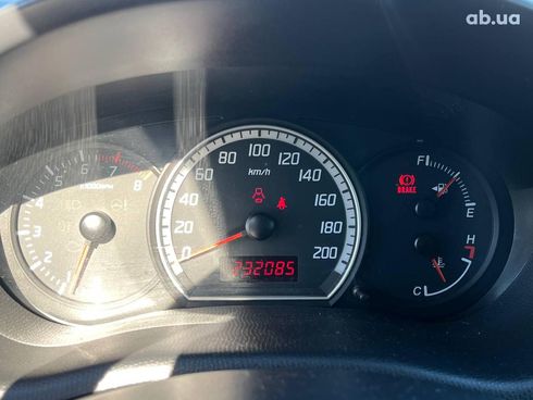 Suzuki Swift 2010 красный - фото 18