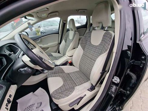 Volvo V40 2018 - фото 21