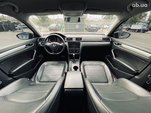 Volkswagen Passat 2016 черный - фото 17
