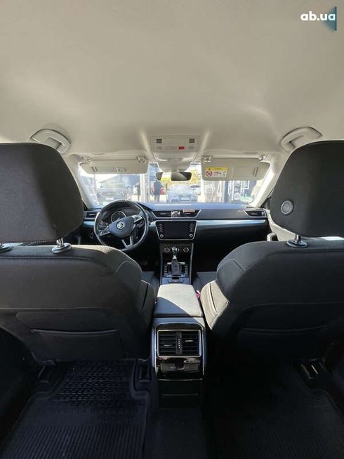 Skoda Superb 2019 - фото 12