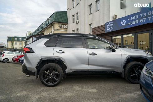 Toyota RAV4 2021 - фото 17