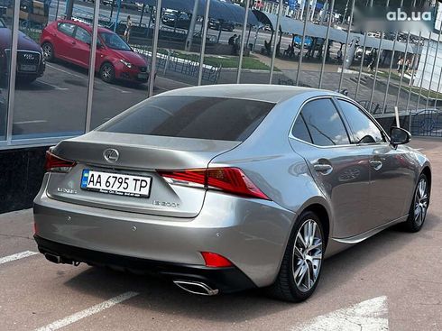 Lexus IS 2017 - фото 3