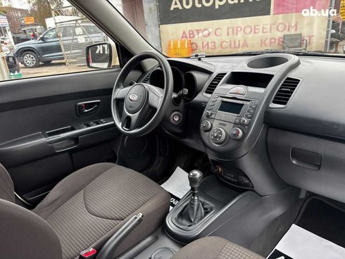 Kia Soul 2011 бежевый - фото 17