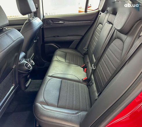 Alfa Romeo Stelvio 2017 - фото 17