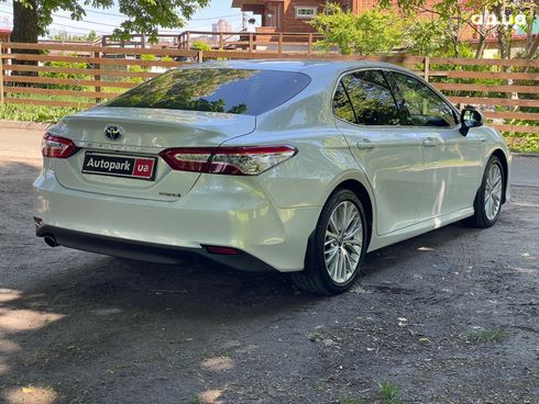 Toyota Camry 2019 белый - фото 12