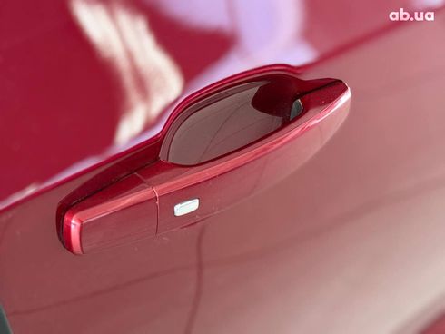 Chevrolet Sonic 2018 красный - фото 7
