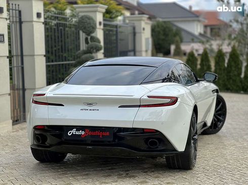 Aston Martin DB11 2018 - фото 20