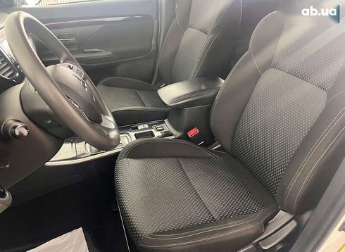 Mitsubishi Outlander 2020 - фото 9