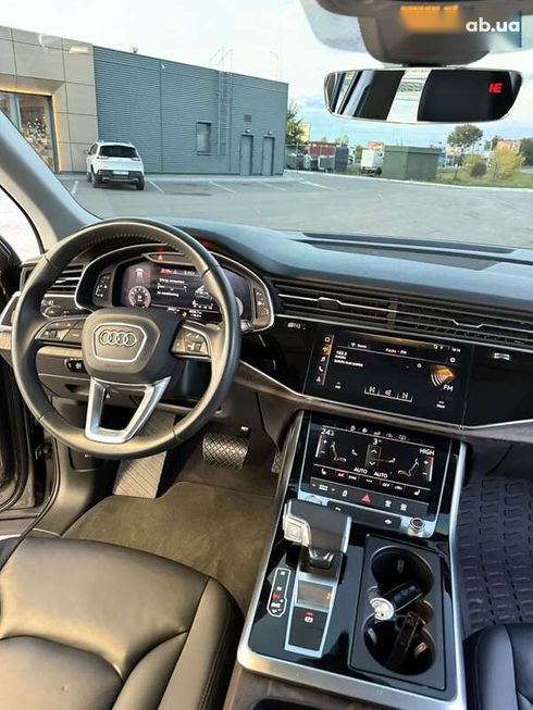 Audi Q7 2020 - фото 30