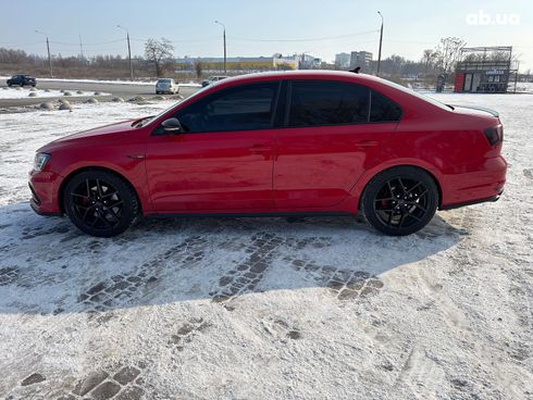 Volkswagen Jetta GLI 2016 красный - фото 2