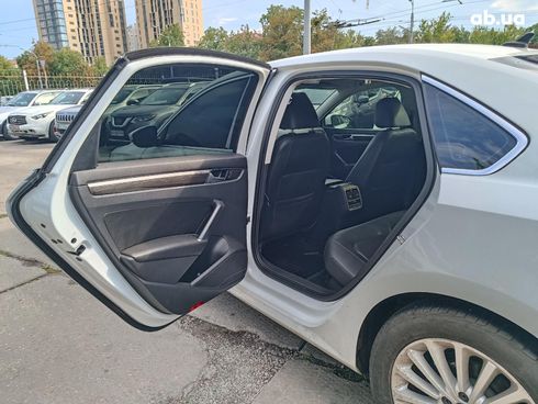 Volkswagen Passat 2015 белый - фото 13