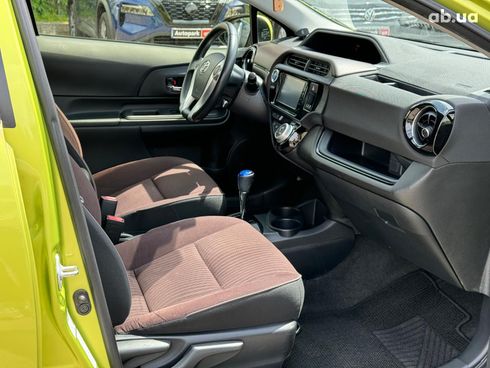 Toyota Aqua 2015 зеленый - фото 29
