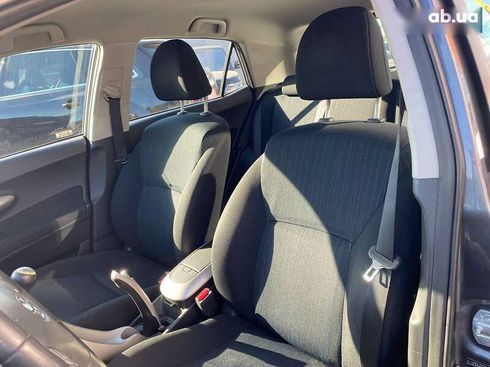 Toyota Auris 2008 - фото 16