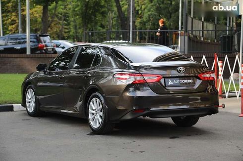 Toyota Camry 2018 - фото 4