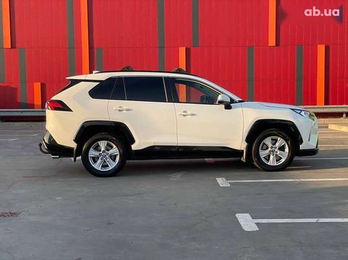 Toyota RAV4 2020 - фото 11