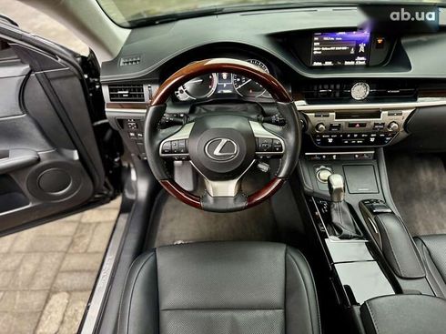 Lexus ES 2018 - фото 30