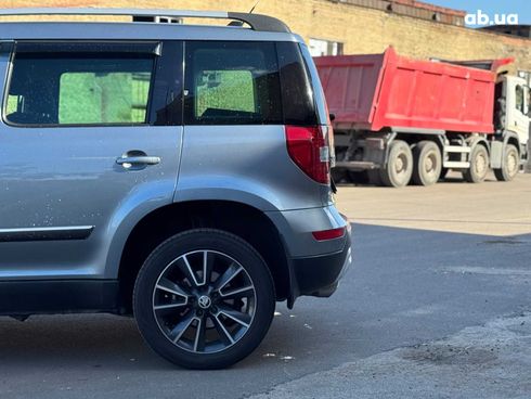 Skoda Yeti 2017 серый - фото 89
