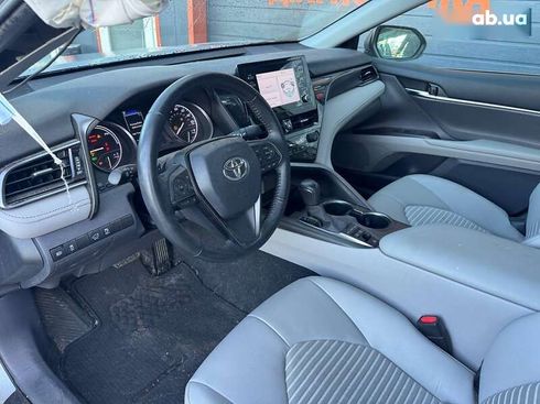Toyota Camry 2022 - фото 13