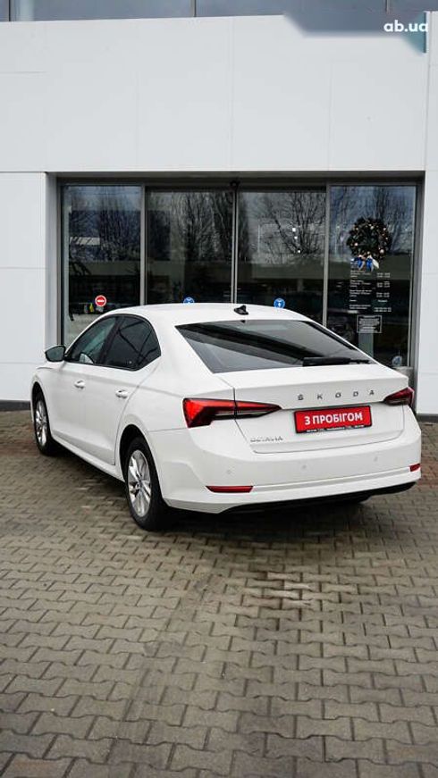 Skoda Octavia 2020 - фото 10