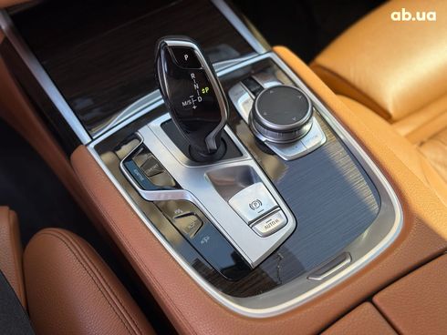BMW 7 серия 2019 белый - фото 33