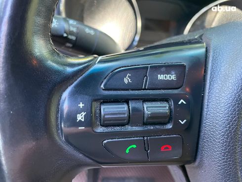 Kia Sedona 2016 бежевый - фото 24
