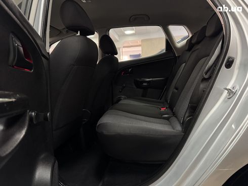 Kia Venga 2010 серый - фото 8