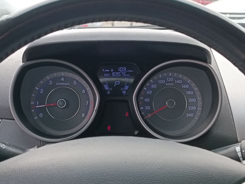 Hyundai Elantra 2012 белый - фото 14