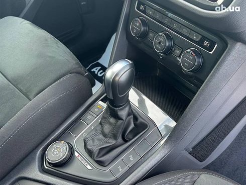 Volkswagen Tiguan 2019 серый - фото 24