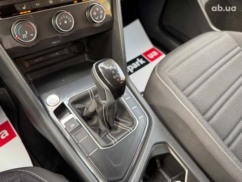 Volkswagen Tiguan 2023 серый - фото 29