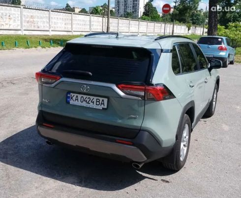 Toyota RAV4 2020 зеленый - фото 2