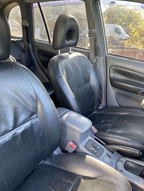 Toyota RAV4 2003 серебристый - фото 5