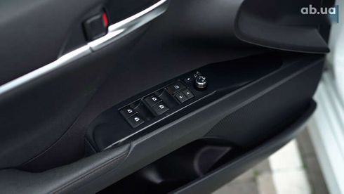 Toyota Camry 2019 - фото 13