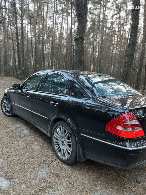 Mercedes-Benz E-Класс 2005 черный - фото 4