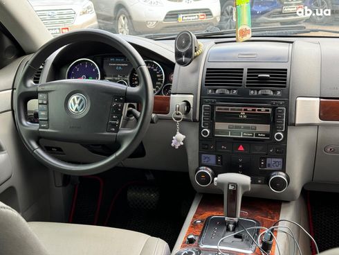 Volkswagen Touareg 2008 серый - фото 27