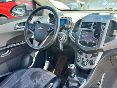 Chevrolet Aveo 2014 серый - фото 15
