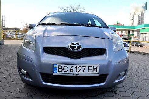 Toyota Yaris 2010 - фото 2