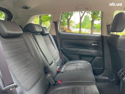 Mitsubishi Outlander 2019 белый - фото 31