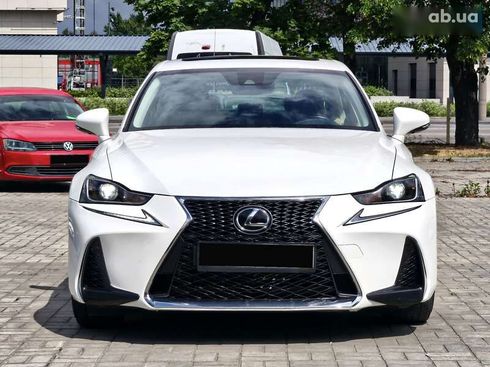 Lexus IS 2017 - фото 4