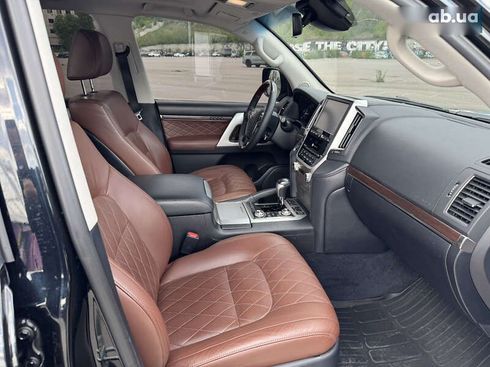 Toyota Land Cruiser 2017 - фото 26