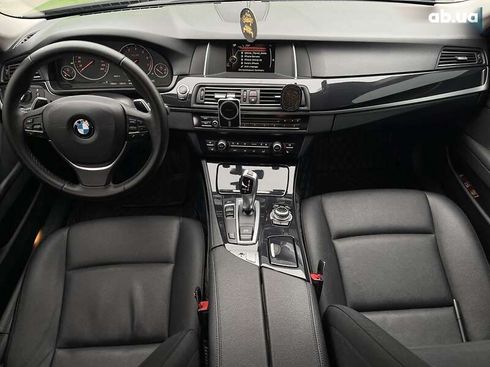 BMW 5 серия 2016 - фото 24