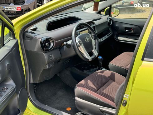 Toyota Aqua 2015 зеленый - фото 19
