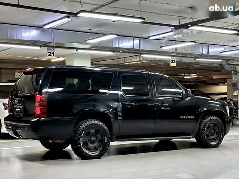 Chevrolet Suburban 2011 - фото 18