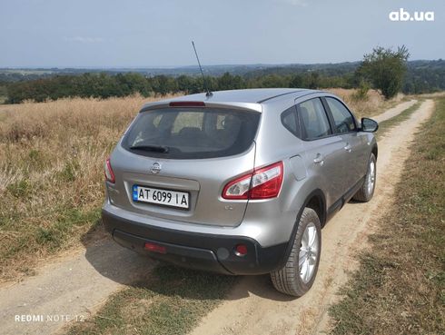 Nissan Qashqai 2011 серебристый - фото 4