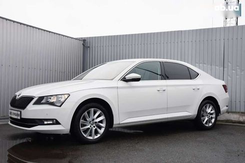 Skoda Superb 2019 - фото 18