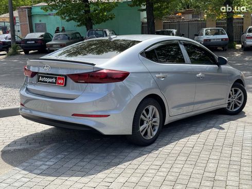 Hyundai Elantra 2016 серый - фото 5