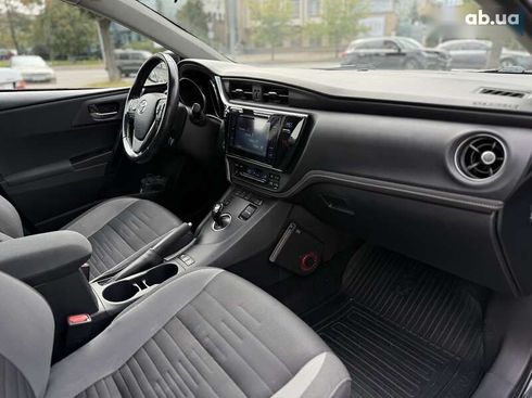 Toyota Auris 2018 - фото 15