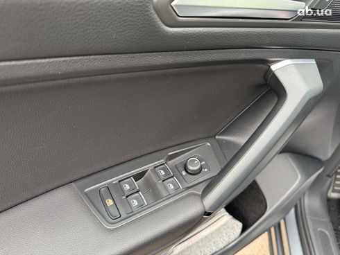 Volkswagen Tiguan 2019 серый - фото 22