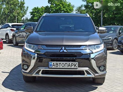 Mitsubishi Outlander 2019 - фото 4