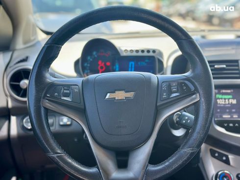 Chevrolet Aveo 2014 серый - фото 10