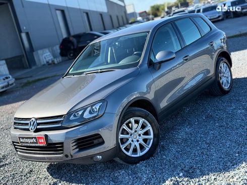 Volkswagen Touareg 2011 серый - фото 3